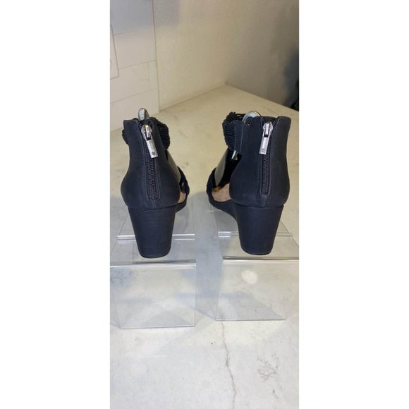 Lucky Brand Wedge Heel Open Toed Zipper Back Sandals - Size 9 - Picture 3 of 5